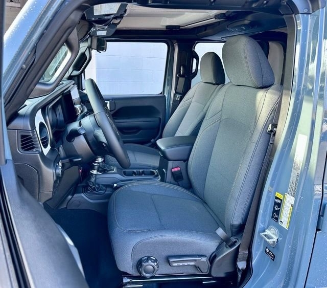 2026 Jeep Gladiator Interior