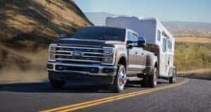 2023 Ford Super Duty F-350 Lariat_01