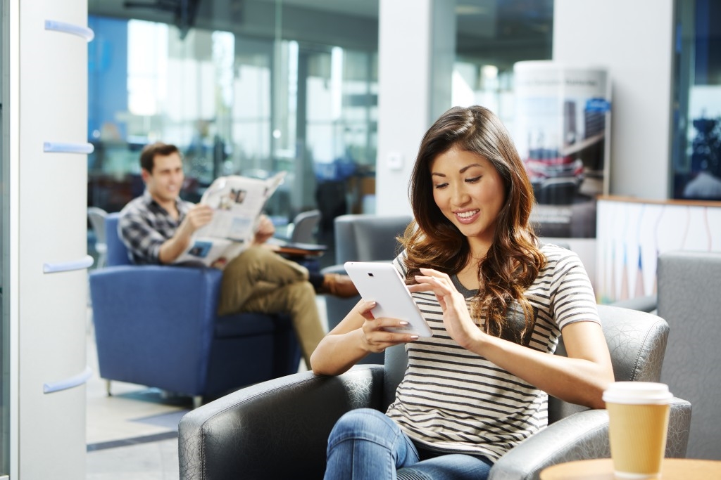 Early morning Honda service in Libertyville IL - quiet service drive on Milwaukee Ave before the Lake County rush