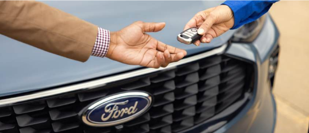 Customer receiving vehicle keys from service advisor during pickup and delivery service