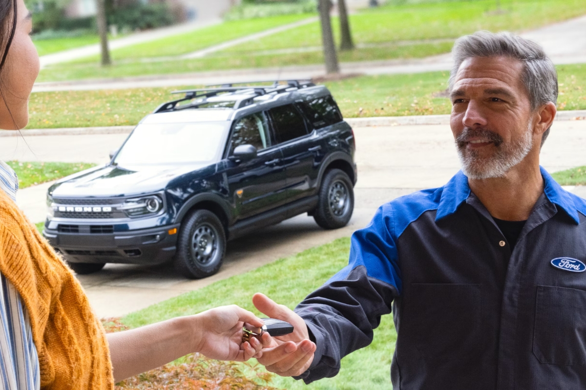 Ford pickup and delivery service key handoff between technician and customer at home