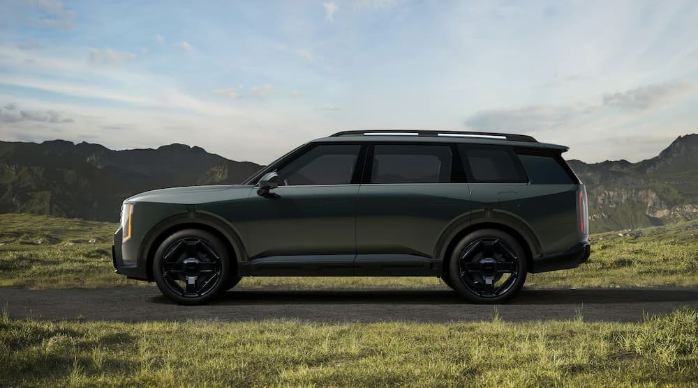A green 2027 Kia Telluride X-Line SX Prestige parked off-road.