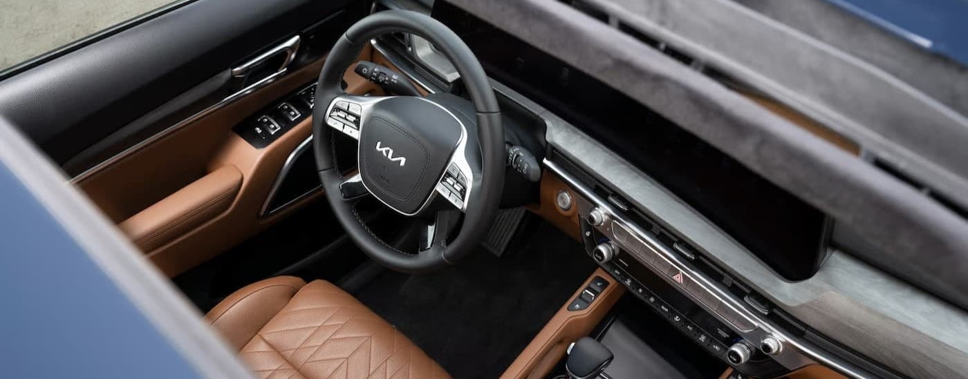 Black and tan interior and dash in a 2025 Kia Telluride.