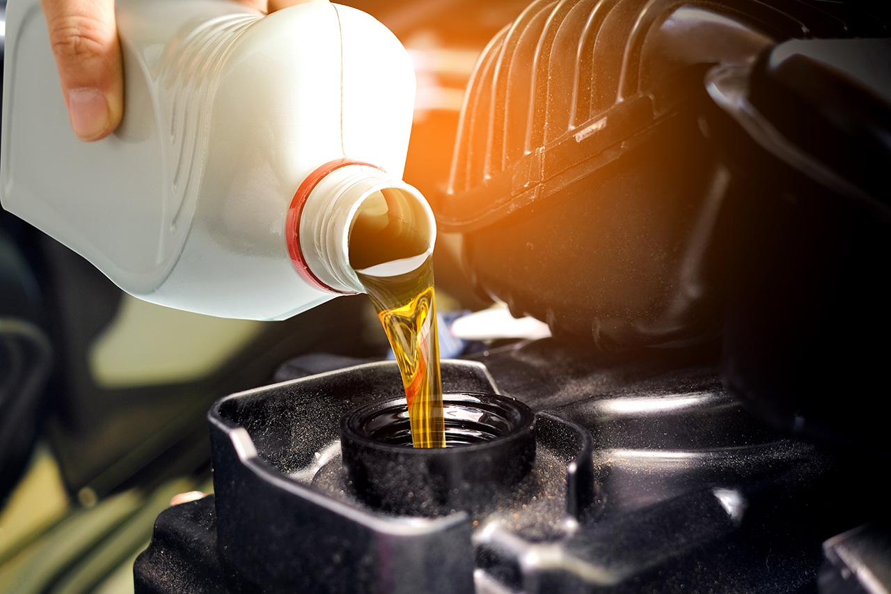 Subaru service technician refilling oil