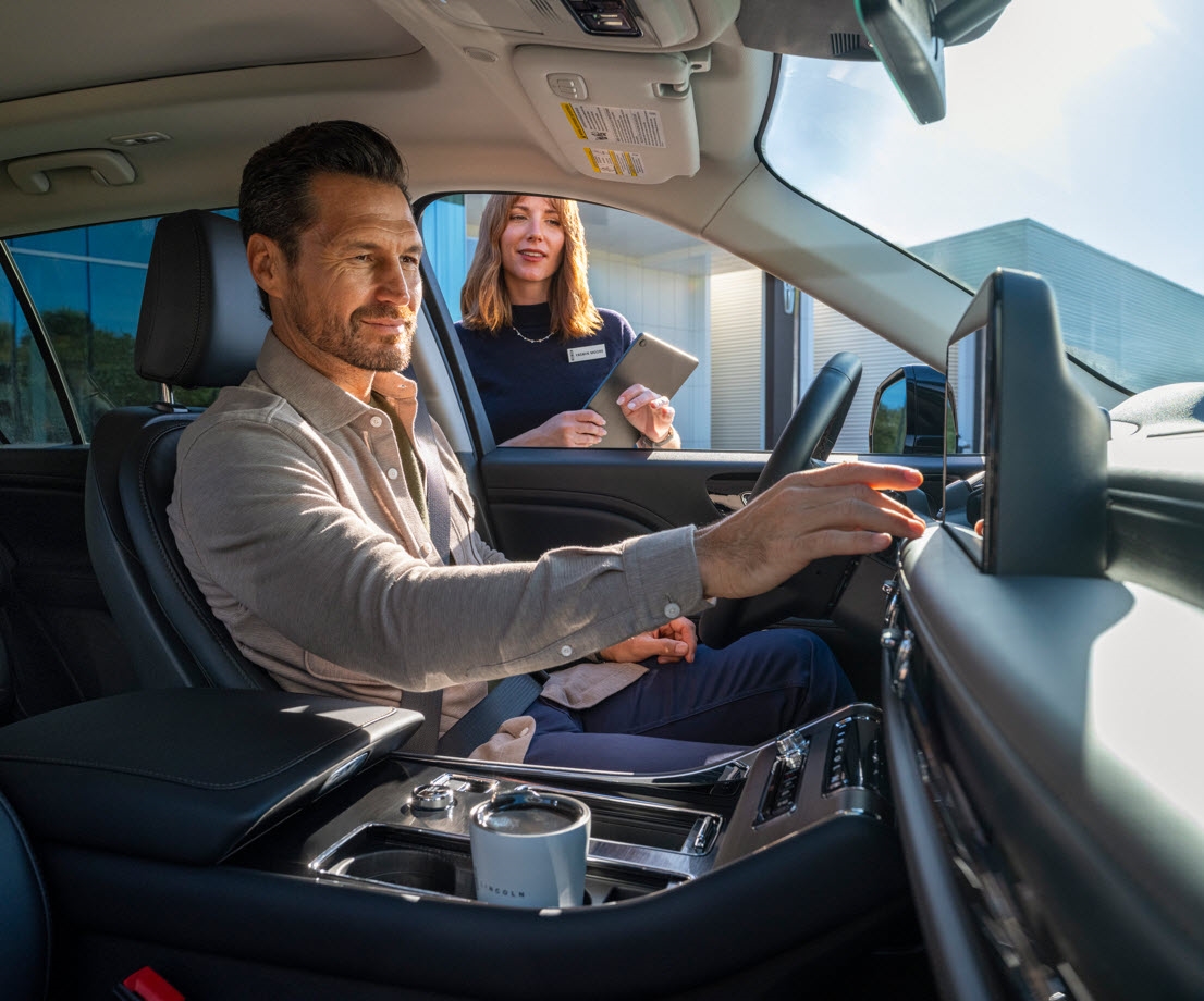 Lincoln owner scheduling service on mobile device