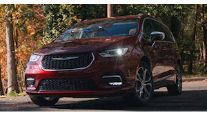 The 2026 Chrysler Pacifica for sale near Madison, WI at Kayser Chrysler Center of Sauk Prairie