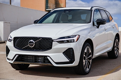 white 2026 Volvo XC6- PHEV SUV parked at the Volvo Cars Mission Viejo dealership in Mission VIejo, CA