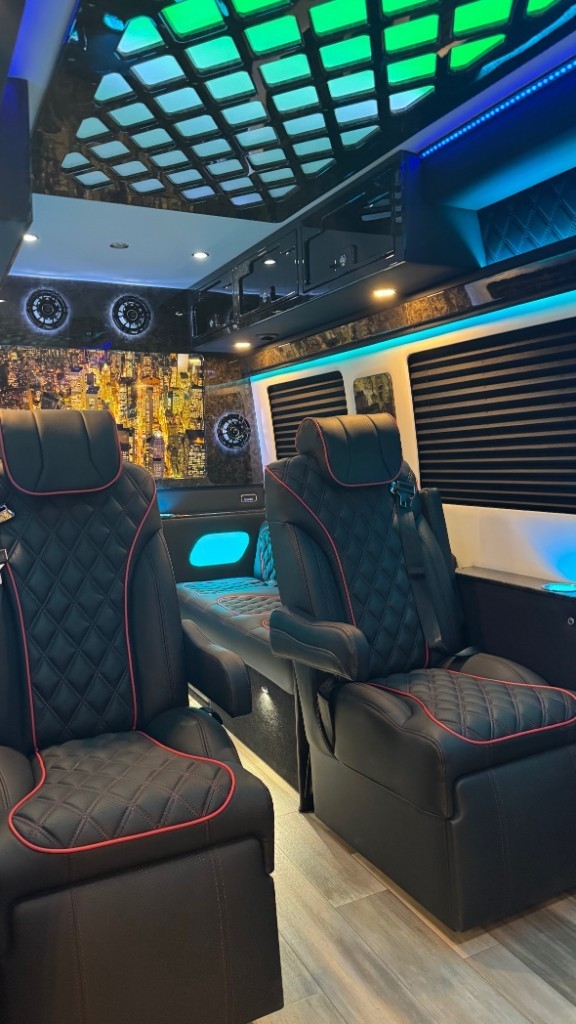Super Single Elite Jet Coach 2026 image 2