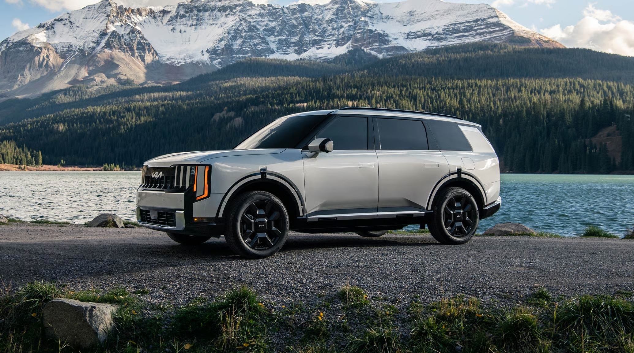 Kia Telluride three row family SUV at Tustin Kia in Orange County