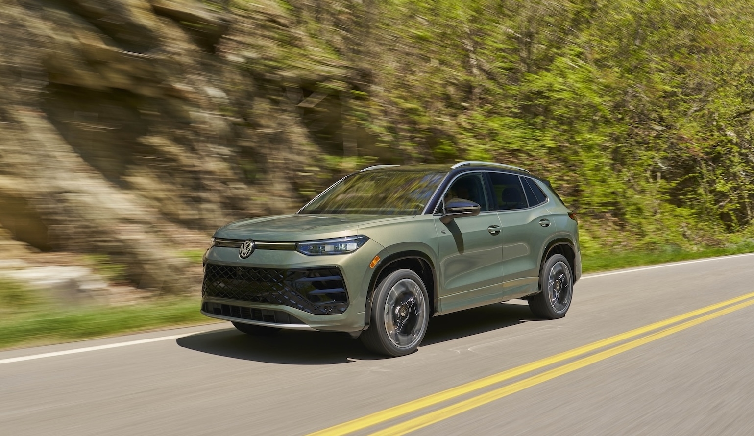 2026 Tiguan SEL R-Line Turbo exterior