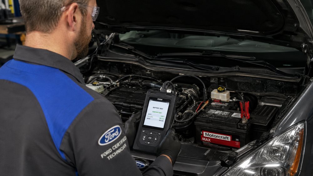Technician performing a computerized vehicle battery test