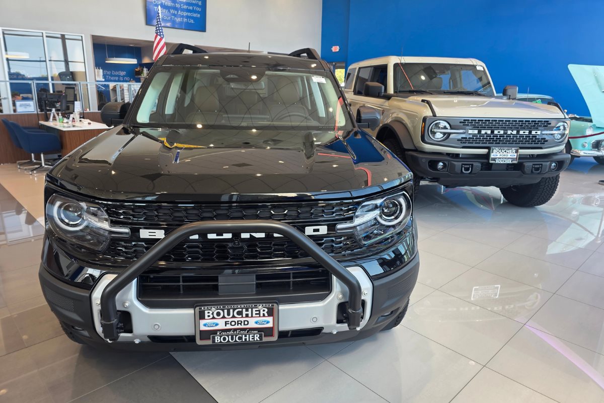 Ford Bronco Sport in the foreground and Ford Bronco in the background, showcasing two Ford SUVs designed for off-road performance and outdoor adventures.