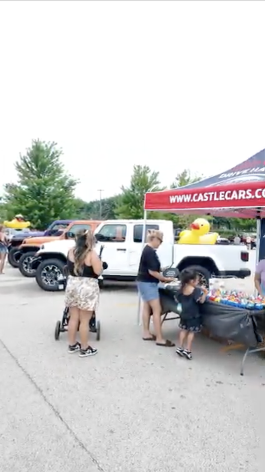 Jeep Night community gathering hosted by Texas Roadhouse in Naperville