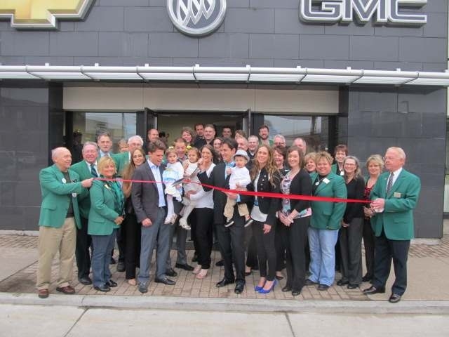 Dahl Chevy Buick GMC ribbon cutting