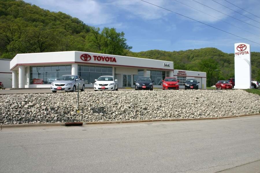 Dahl Toyota exterior