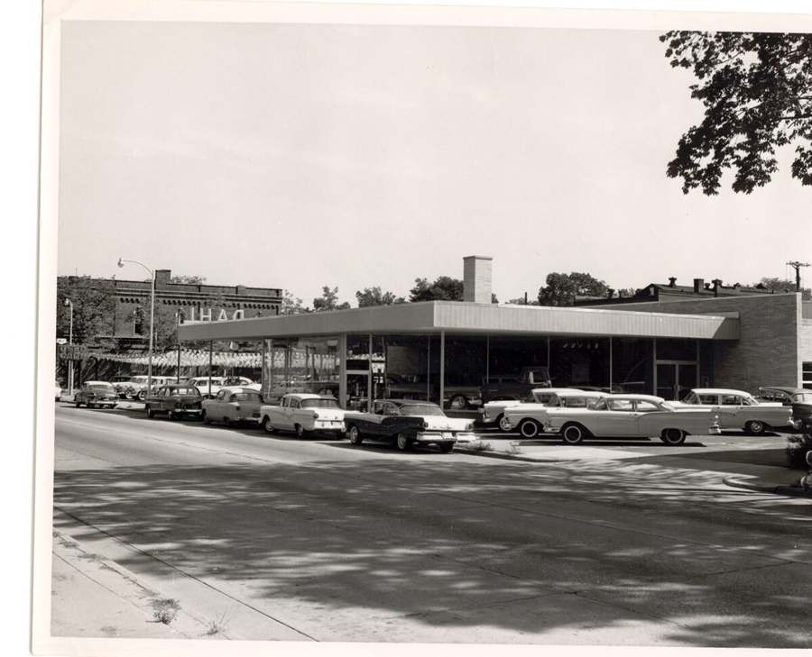 Dahl Ford La Crosse at 3rd and Division