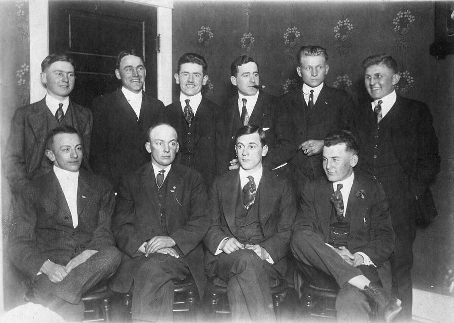 Harry's Ford garage in La Crosse, 1916