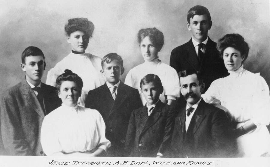 State Treasurer Andrew H. Dahl and family, 1907