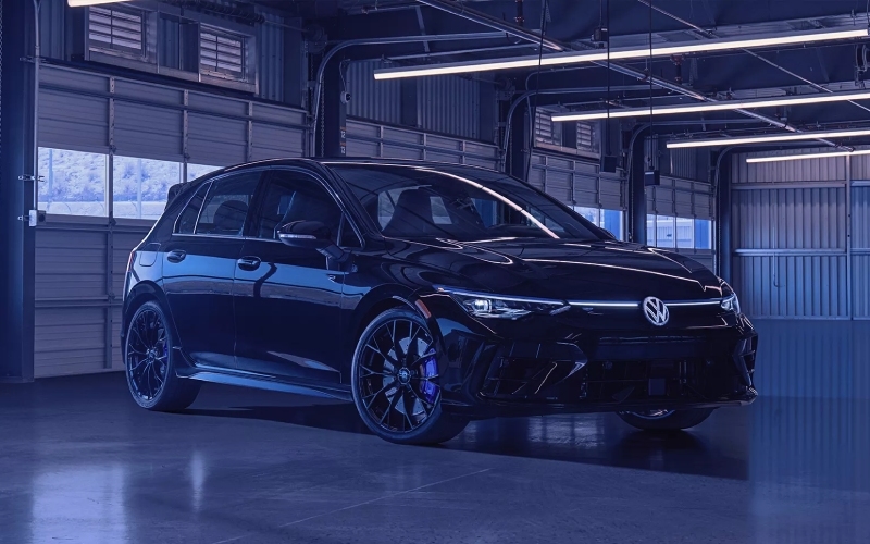 2026 Golf R in Mythos Black