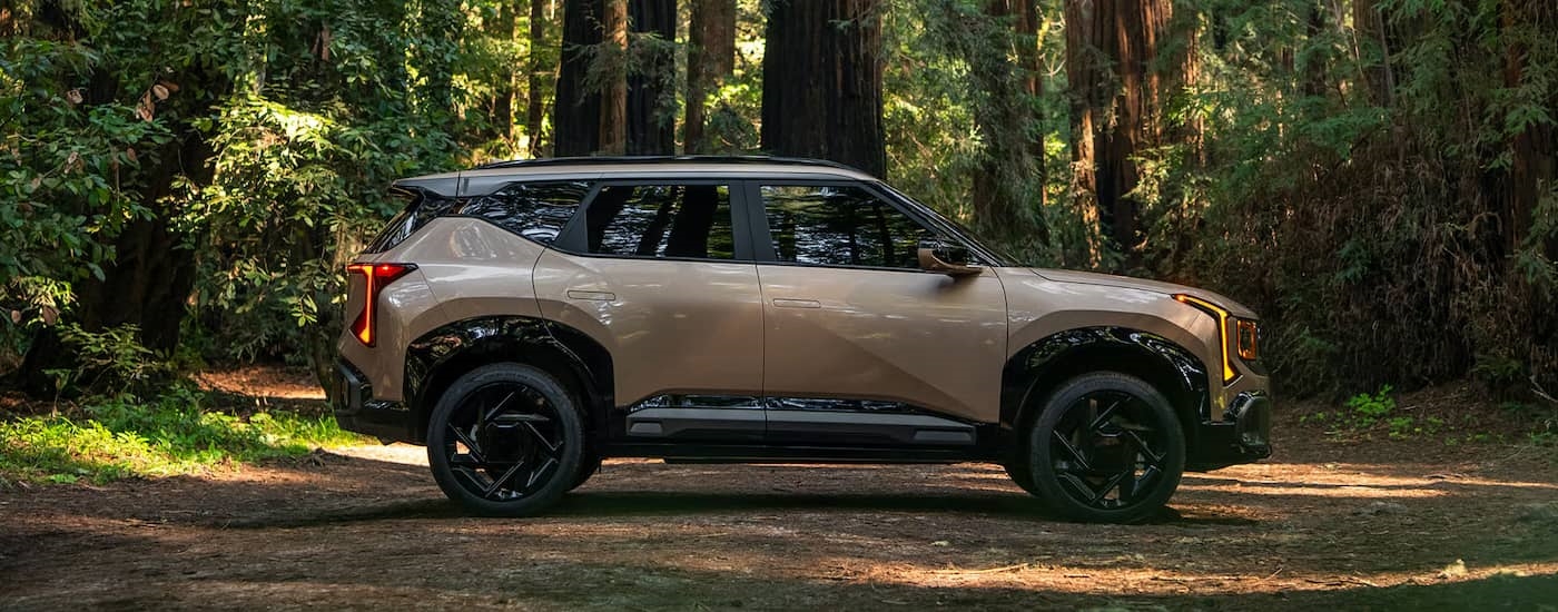 Side of a brown 2026 Kia Seltos parked off-road.