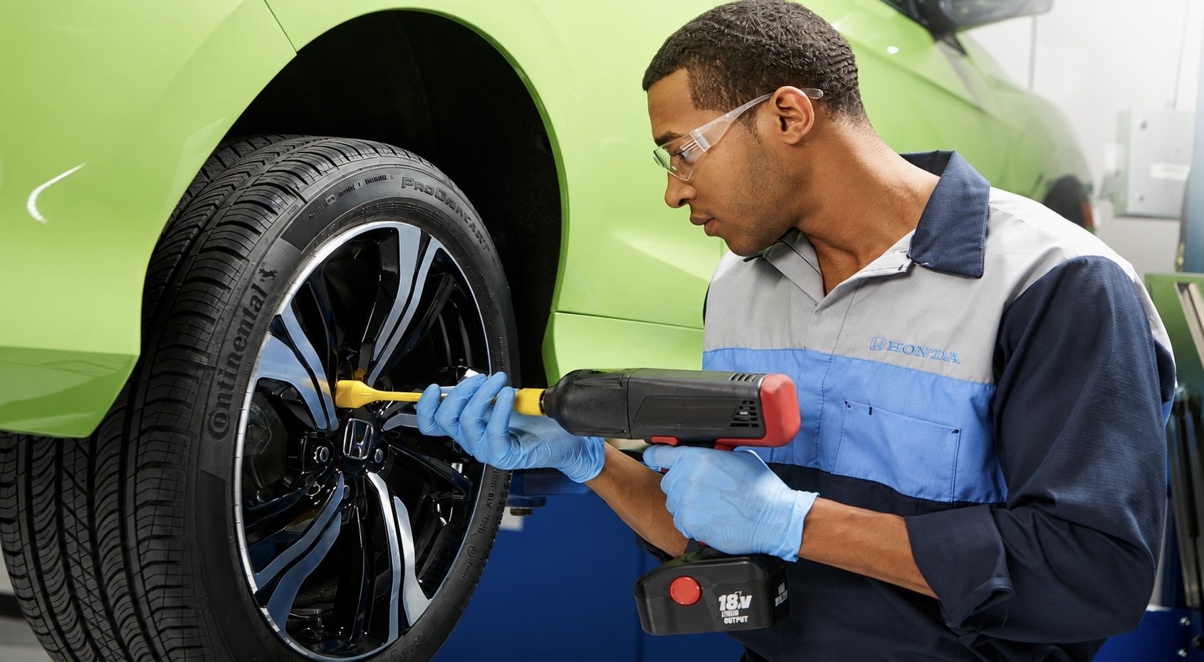 Honda Libertyville tire center technician mounting a tire on a Honda in the Lake County service bay