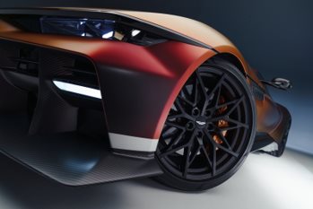 Aston Martin Valen magnesium wheel and carbon fiber detail