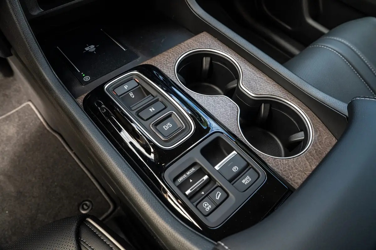 Drive mode and i-VTM4 controls in the 2026 Honda Pilot