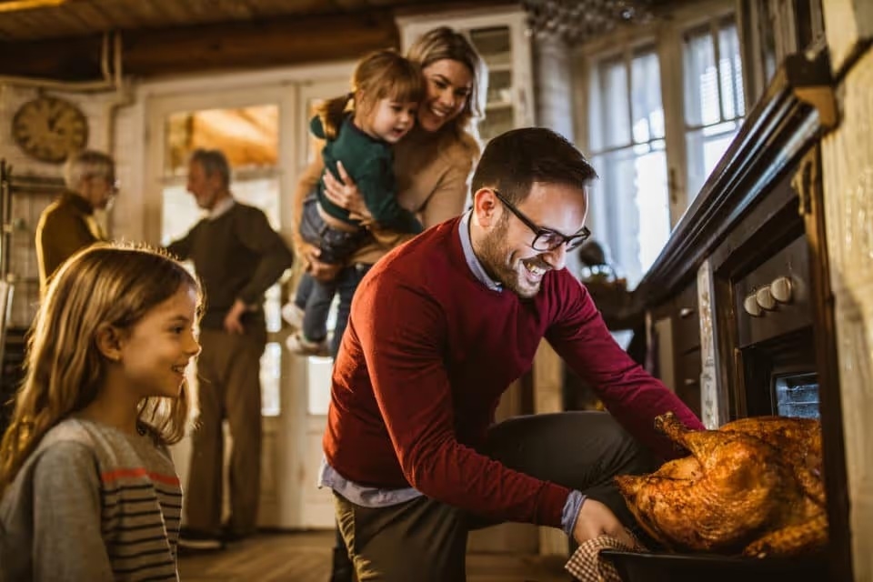 Family dinner thanksgiving