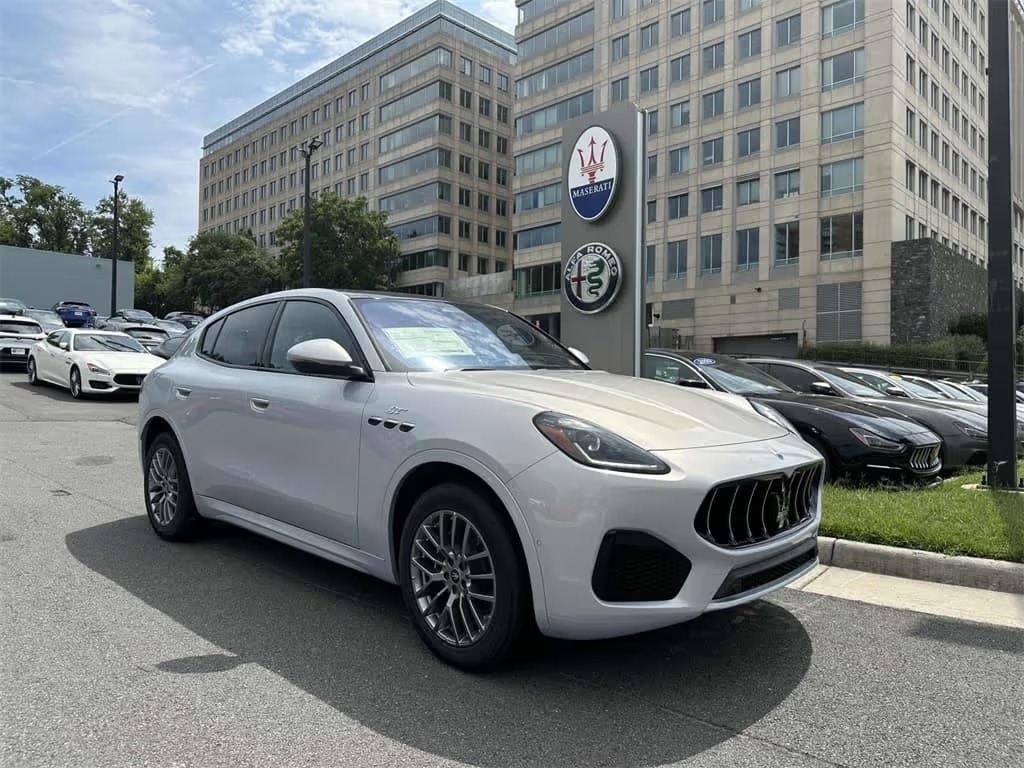 The Maserati Grecale GT that's available for black friday lease special