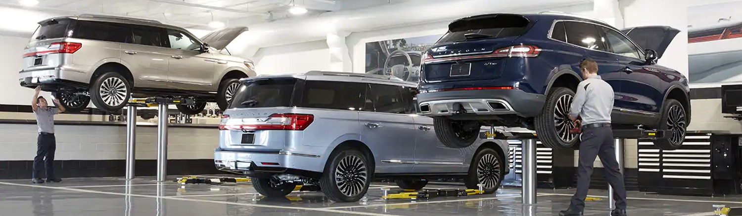 Lincoln Nautilus in a Lincoln service bay