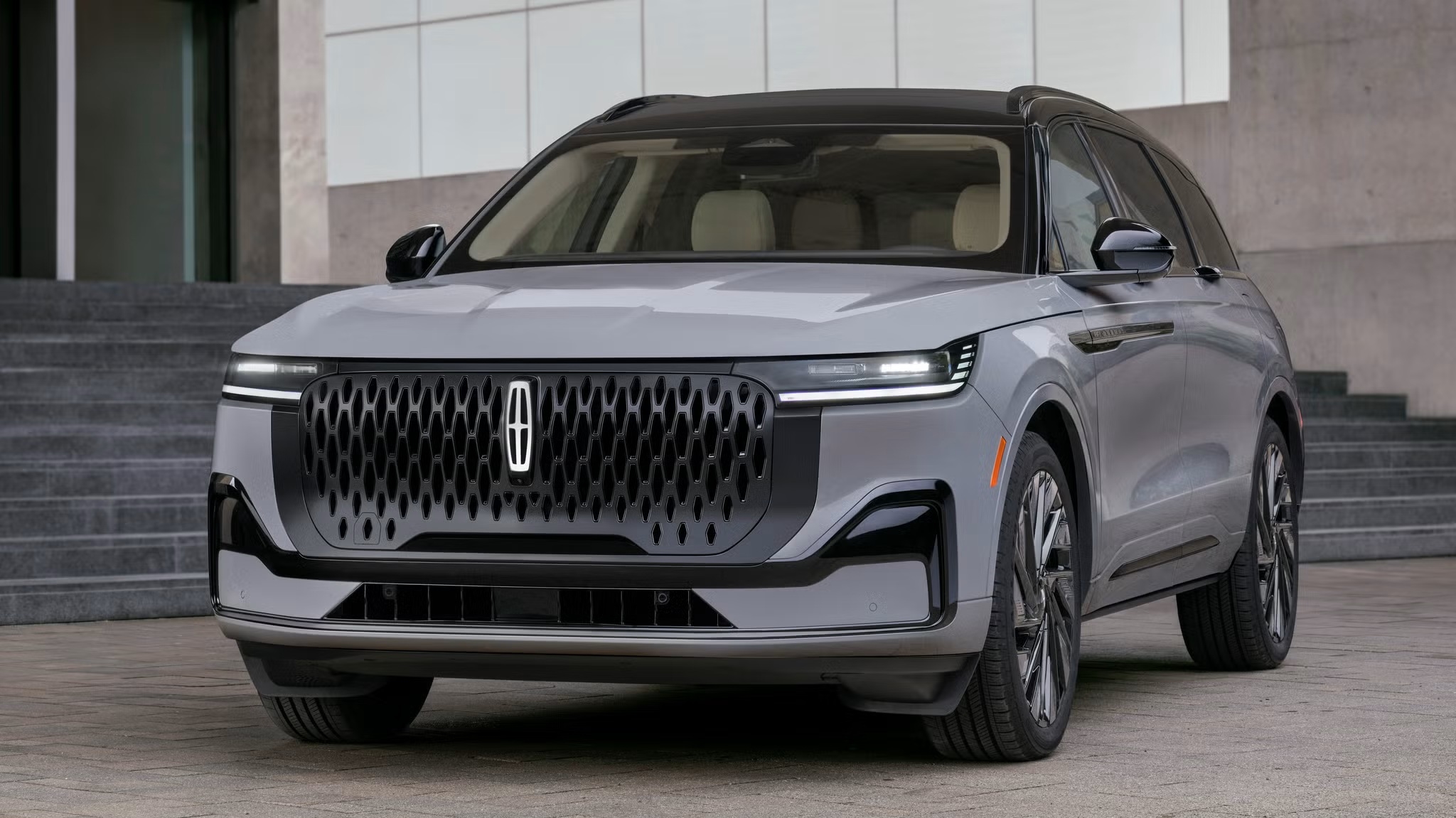2027 Lincoln Nautilus Hybrid, front three-quarter view