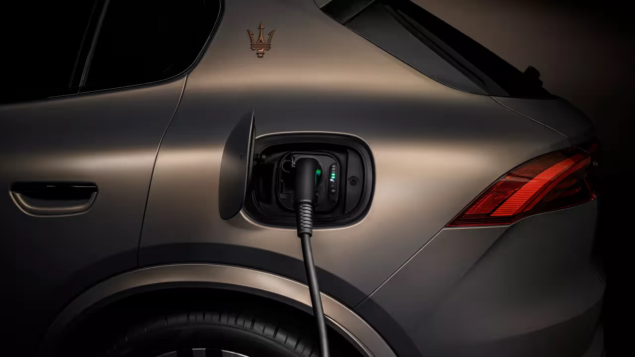 Maserati Grecale Folgore charging