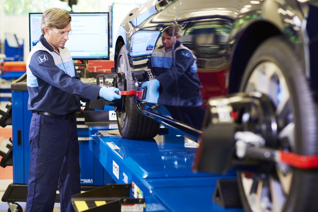 Honda back-to-school service special with oil change, alignment, tire rotation, and multi-point inspection at Honda Libertyville