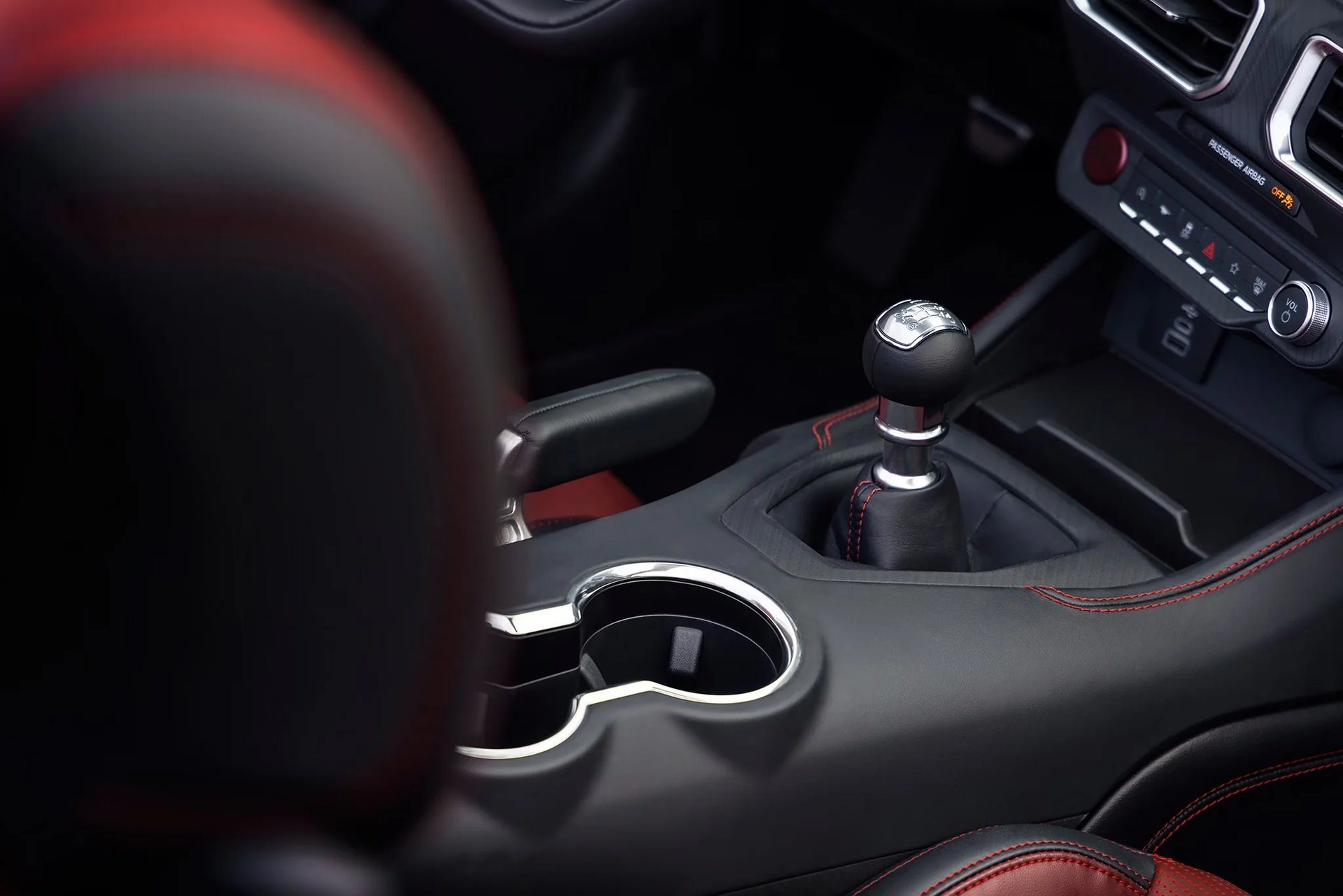 Six-speed manual transmission shifter in a current Ford Mustang GT
