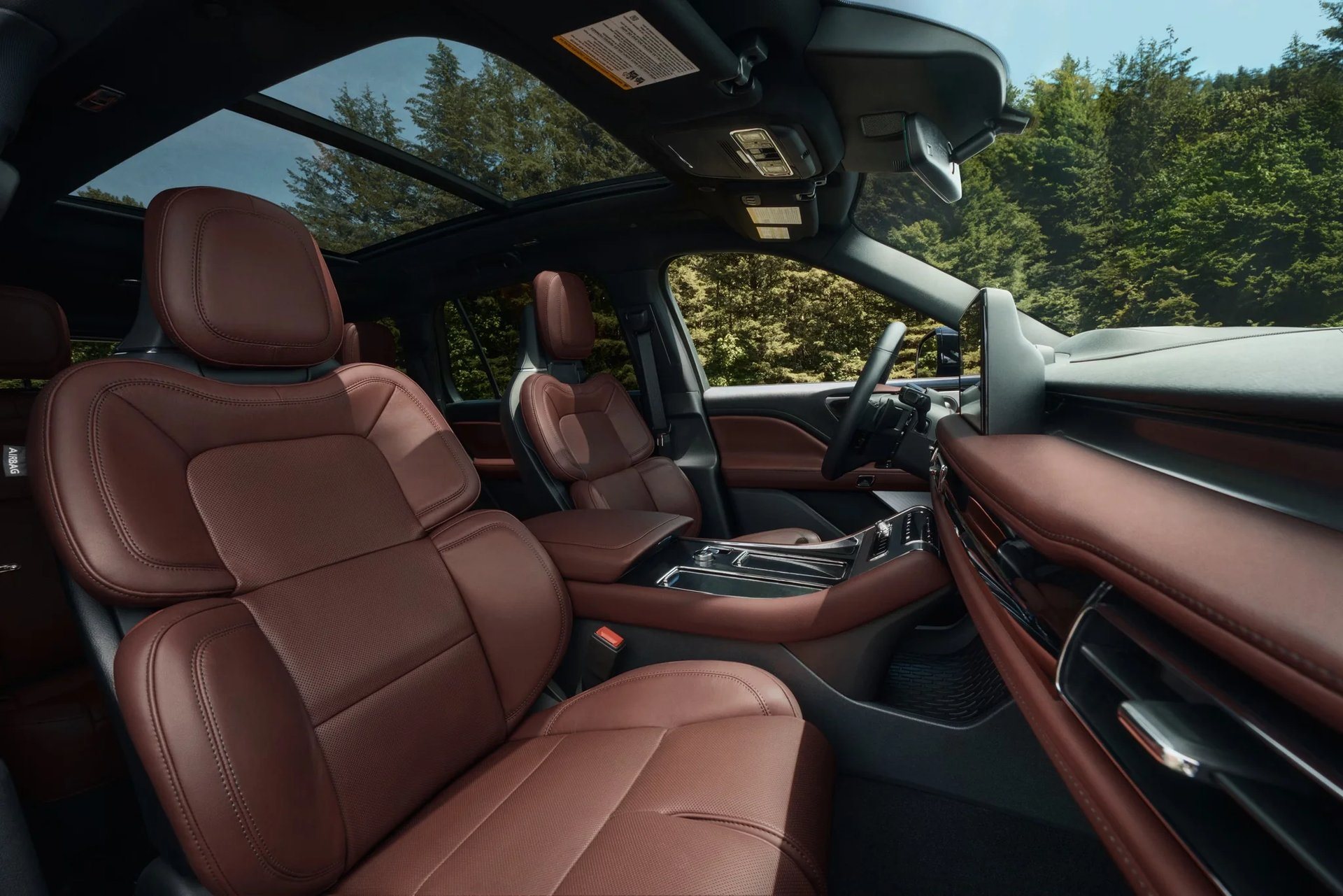 Front seats inside a Lincoln Aviator