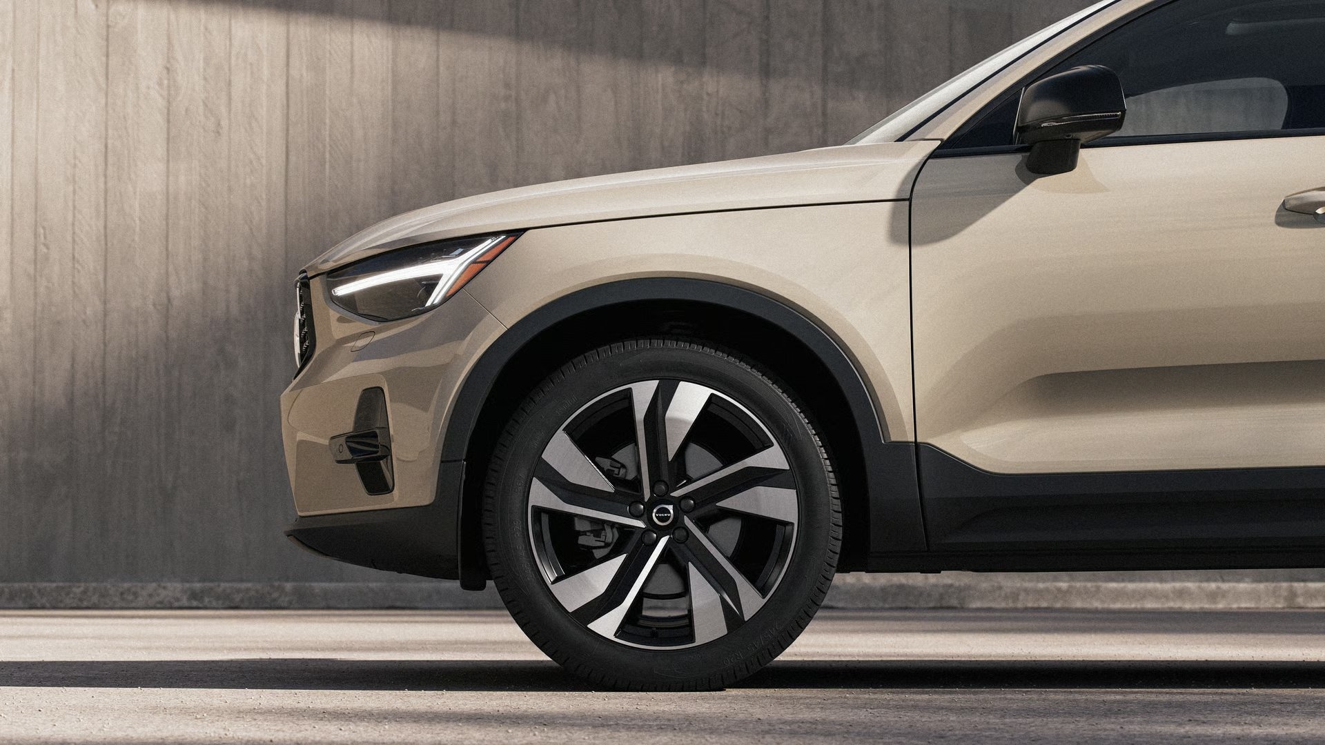 Why Choose Volvo XC40 B5 Plus