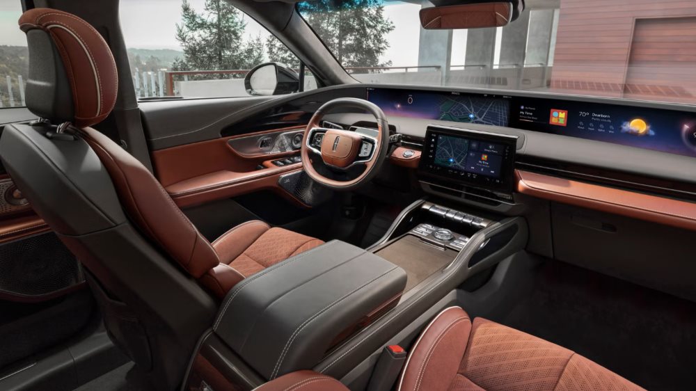Lincoln Nautilus interior cabin with panoramic display