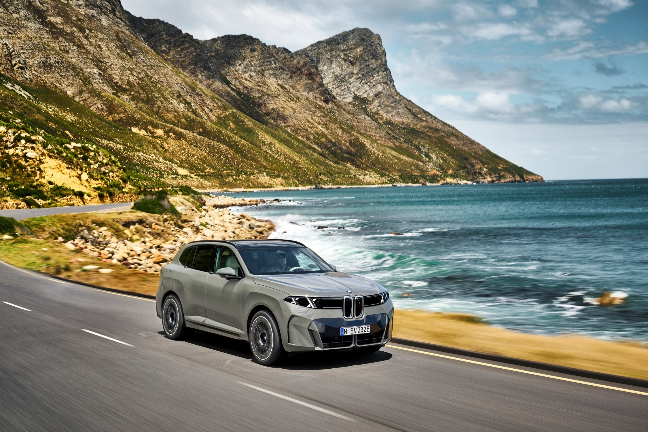 2027 BMW X5 40 xDrive front three-quarter view