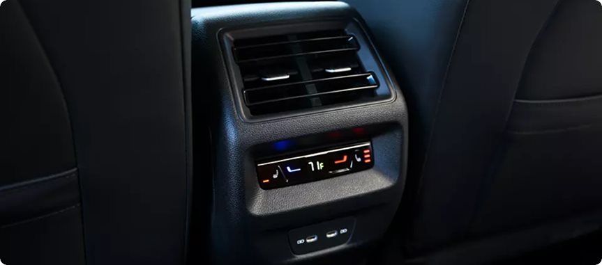 Rear climate controls below the rear vents in the Volkswagen Tiguan