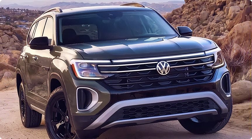 Front of the Volkswagen Atlas Peak Edition in the desert
