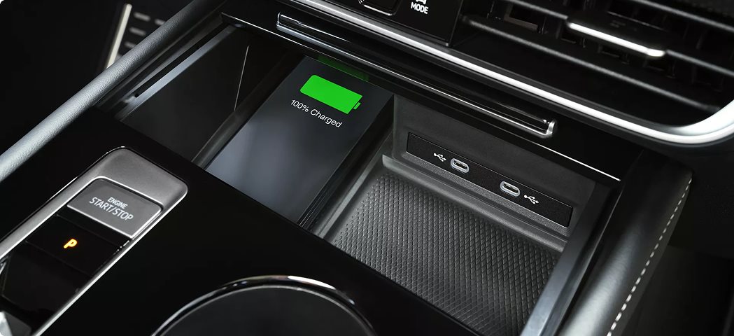 Smartphone charging on the wireless pad in the Volkswagen Atlas center console