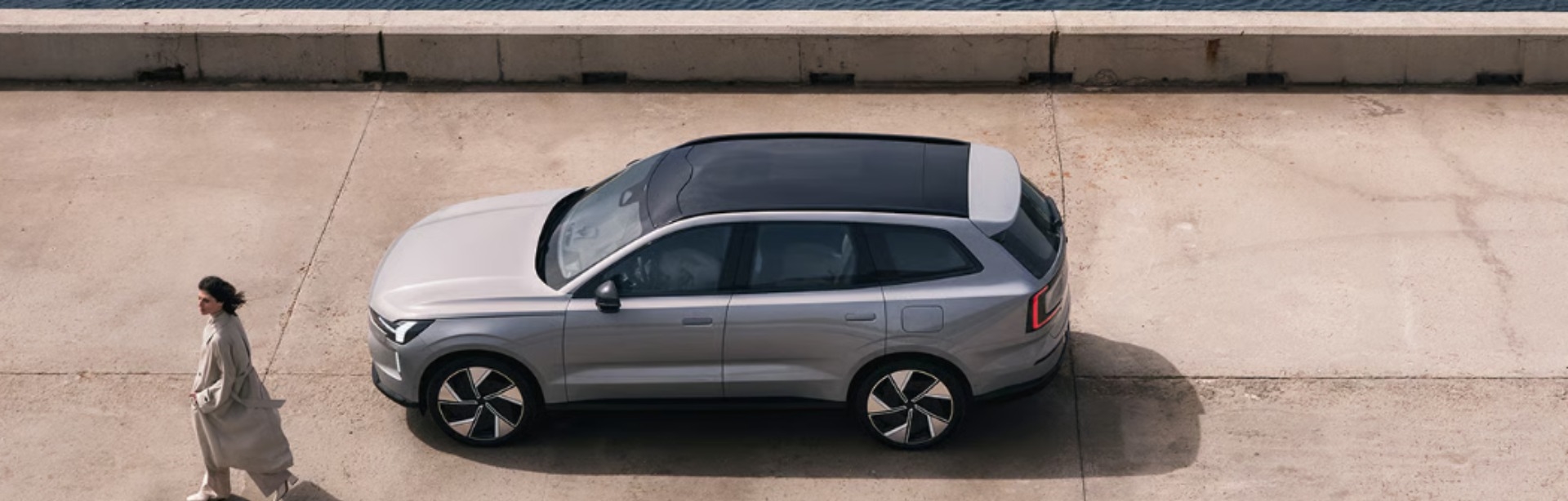 Volvo EX40 in Seaside.