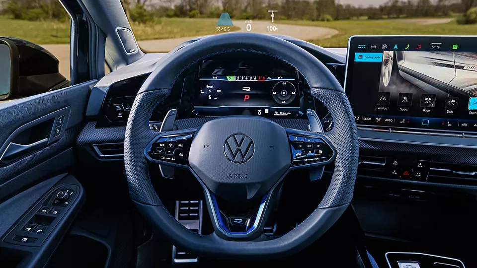 Golf R cockpit with the digital display and head-up display