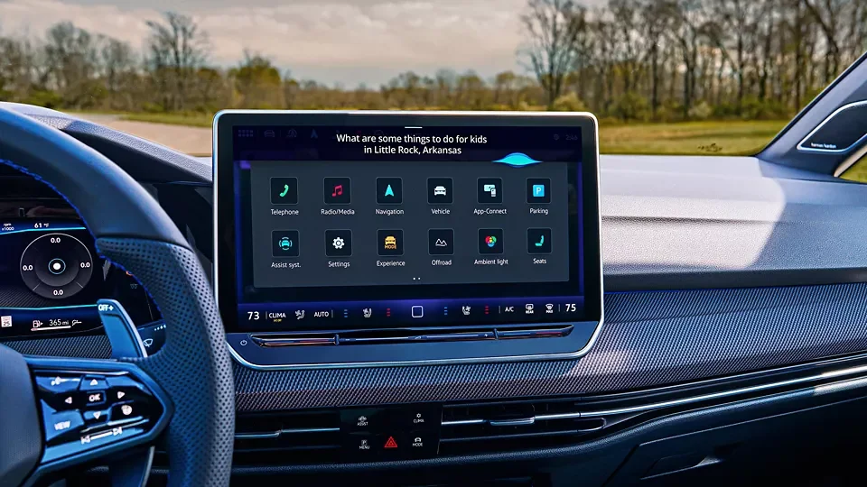 Golf R touchscreen answering a Premium Speech voice request