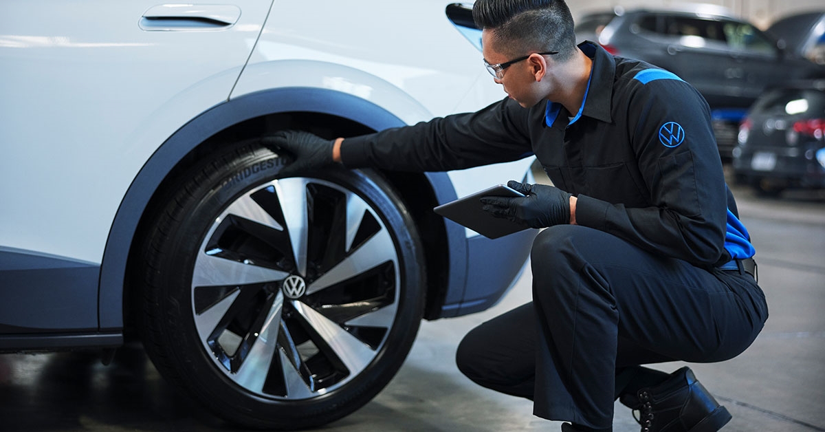 Volkswagen Tech Checking car tire
