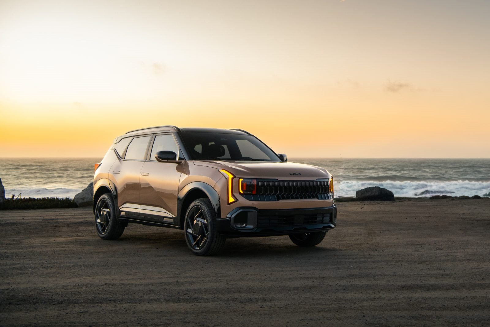 2027 Kia Seltos front three-quarter view at sunset, available at Emich Kia in Denver
