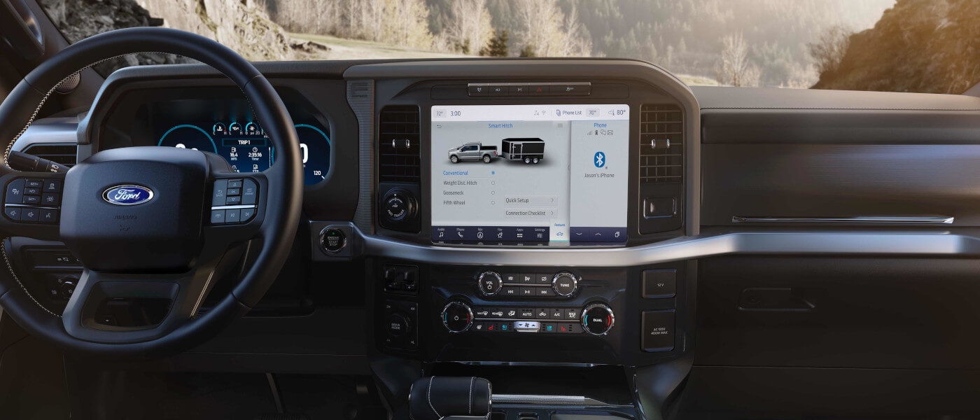 26Ford-F150-InteriorInfotainmentSystemAndDash