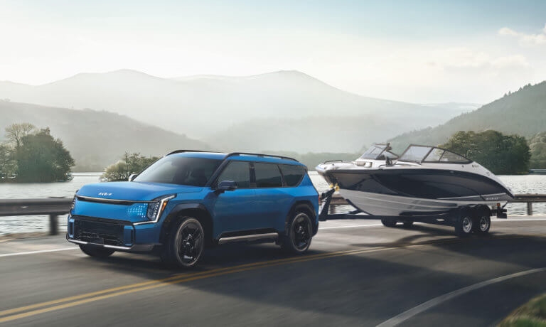 2024 Kia EV9 towing a boat